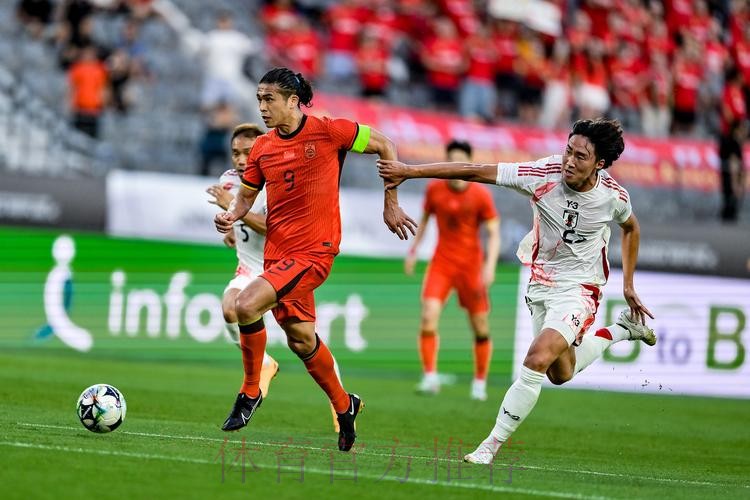 “中国杯”揭幕战国足负冰岛 年轻球员拼搏精神收获肯定 “中国杯”揭幕战国足负冰岛 年轻球员拼搏精神收获肯定